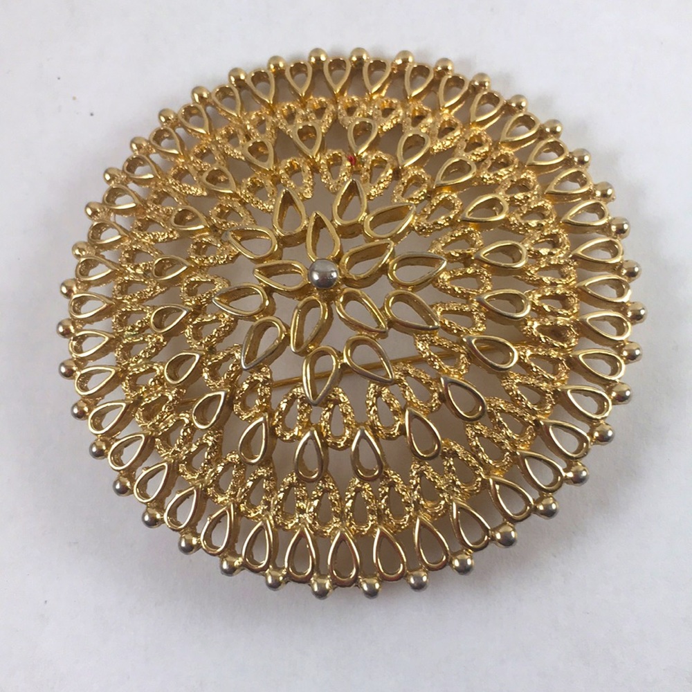 Sarah Coventry Signed Venetian Filigree Brooch Vintage Fashion Pin Gold Tone